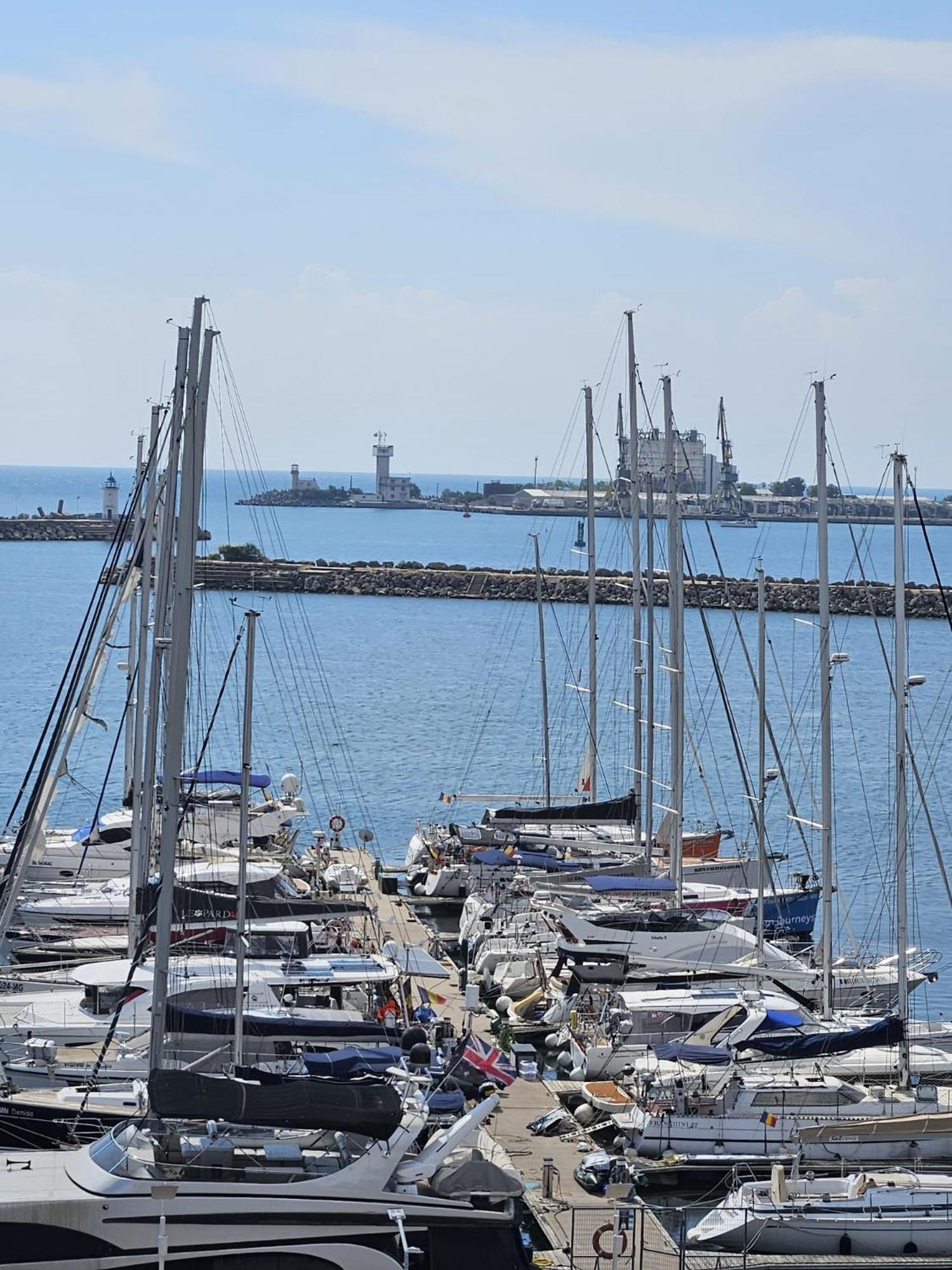 Blue Marina Sea View Διαμέρισμα Μανγκάλια Εξωτερικό φωτογραφία